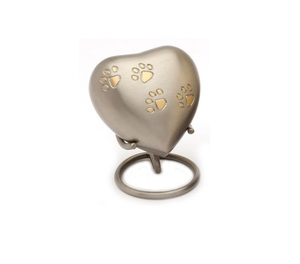 Urne funéraire en laiton en forme de cœur de 4 pouces avec support couleur argent et patte dorée gravée - Product Image 1
