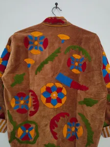 Chaqueta de Terciopelo Marrón Hecha a Mano para Mujer, Estilo Bohemio Vintage, Prenda Exterior Artesanal, Abrigo Tradicional Indio con Bordado Floral y Parches - Product Image 6