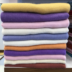 ผ้าคลุมไหล่ถักลายริบสีเขียวสำหรับผู้หญิง ผ้าพันคอแฟชั่นสีพื้นน้ำหนักเบาสำหรับสวมใส่ทุกวันทุกฤดูกาล สไตล์ฮิญาบ - Product Image 6