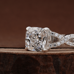 แหวนเพชรทรงคุชชั่น 3 กะรัต ฝังเพชรแบบพาเว่ วงแหวนหมุนได้ แหวนหมั้น รับรองโดย IGI แหวนทองคำขาว 10K - Product Image 2