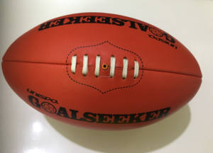 Reglas australianas de cuero Fútbol hecho de cuero natural de grano completo equipado con súper vejiga - Product Image 3