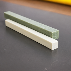 Profilé carré professionnel en PRF (Plastique Renforcé de Fibres de Verre) pour l'utilisation dans les systèmes d'ingénierie structurelle - Product Image 1