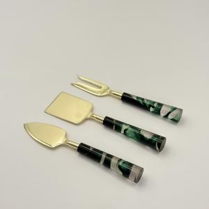 Elegante Juego de Herramientas para Queso con Mangos de Resina Negra y Cuchillas Premium para Cortar, Rebanar y una Presentación con Estilo en la Mesa - Product Image 6