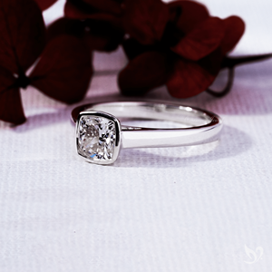 Anillo Solitario con Diamante Cultivado en Laboratorio con Corte Cojín en Oro Blanco de 10K, Certificación IGI, para Regalo de Compromiso, Boda o Aniversario - Product Image 6