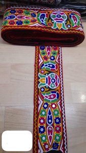 Bordure décorative en dentelle brodée à la main avec motifs miroir pour Saree, Lehenga, vêtements de mariée, confection de mode et artisanat - Product Image 2