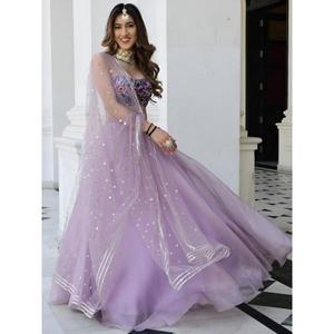 Lehenga Choli en organza lavande, longueur ras du sol, séchage rapide, gaufré, avec chemisier floral, pour occasions spéciales, mariages et fêtes modernes - Product Image 1