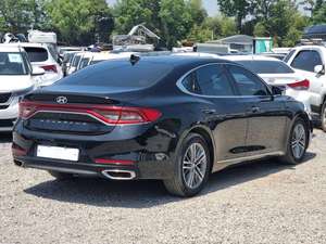 Berline d'affaires de luxe noire d'occasion 2019 Grandeur, essence, automatique, pour les affaires et les trajets quotidiens - Product Image 2