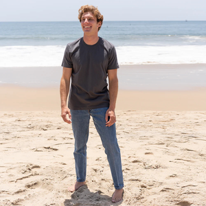 Camiseta Premium para Hombre, 100% Algodón, Bordada, 230g, Color Gris Oscuro, Cómoda, Informal, Estilo Urbano, Suave y Transpirable - Product Image 5