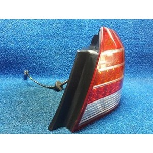 ไฟท้ายขวาของรถยนต์รุ่น Five Hundred ปี 2004-2007 ของแท้ มือสอง รหัสอะไหล่ 5T5313B504A - Product Image 2