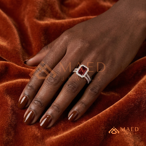 แหวนหมั้นทองคำขาวชุบทองคำชมพู 18K ประดับทับทิมสีแดงทรงเหลี่ยมมรกต พร้อมแหวนแต่งงานประดับมอสซาไนต์เข้าชุด สไตล์วินเทจ - Product Image 3