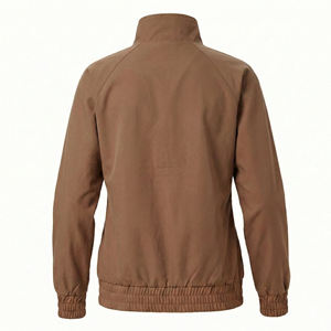 Chaqueta Quirúrgica Deportiva con Cierre Frontal y Diseño Personalizado al por Mayor para Profesionales Médicos, con Doble Raya y Logotipo Propio - Product Image 3