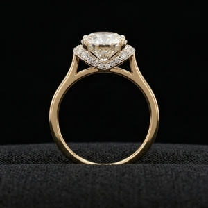 Anillo de Compromiso y Boda de Lujo en Oro Amarillo de 14K con Diamante Certificado IGI de 2.21 CT, Brillo Intenso para Aniversario, Fiestas y Uso Diario - Product Image 2