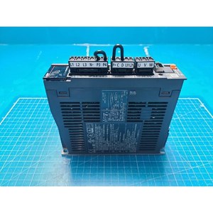 Amplificateur servo AC Mitsubishi MR-J4-20A d'occasion, comme il est, pièces d'équipement semi-conducteur Legacy - Product Image 1