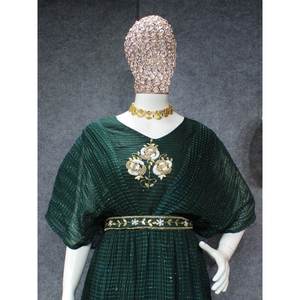 DESIGNER GEORGETTE SEQUENCE CHROCHET ROBE DE TRAVAIL AVEC CEINTURE VERT - Product Image 2