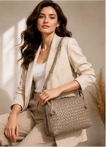 Sac à bandoulière en cuir véritable Gravs, fabriqué à la main, style bohème anglais, pour femmes - Product Image 5
