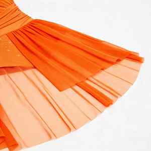 Nuevo Uniforme de Animadoras con Acentos de Pedrería Brillante, Tela Suave y Cómoda, Listo para Practicar - Product Image 5