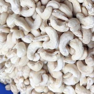 Factory Directly Raw Cashew <b>Nuts</b> WW180, WW240, WW320, LP Cashew <b>Nut</b> Cambodia Cashew <b>Nuts</b> With Custom Packaging - Product Image 1
