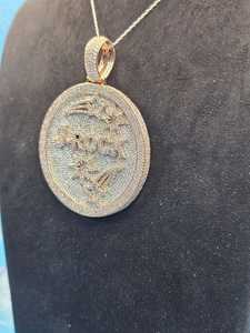 จี้ฮิปฮอปแบบกำหนดเองประดับเพชรโมอิสซาไนต์ VVS เงินแท้ 925 ชุบทอง ประดับเพชรเต็มวง จี้รูปวงกลมพร้อมอักษรย่อแบบสองสี - Product Image 6