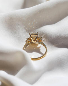 Rehaussez le style avec des bijoux en diamant fabriqués à la main d'une beauté intemporelle 18K/22K pure et d'une qualité exceptionnelle, parfaits pour le mariage - Product Image 4