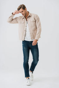 Chaquetas de mezclilla beige para hombre de diseño clásico, tela de algodón premium de alto gramaje, manga larga, con botones, chaquetas y abrigos de mezclilla para hombre - Product Image 4