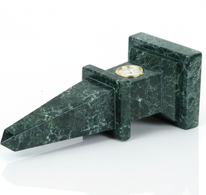 Horloge de bureau obelisque en marbre vert de luxe - Horloge tour en pierre naturelle artisanale pour une décoration de bureau élégante et des cadeaux d'affaires - Product Image 4