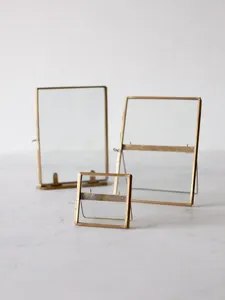 Cadre photo en métal élégant pour les espaces urbains, mettant en valeur un style minimaliste et une présentation élégante des images, adapté à la décoration moderne. - Product Image 5