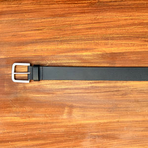 Cinturón de Cuero de Búfalo Perforado Vintage de Lujo con Hebilla de Aleación de Zinc, Acabado Artesanal Suave, Formal, 35MM, Duradero - Product Image 5