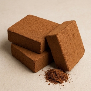 Vente en gros : Améliorez le sol de votre jardin – Blocs de fibre de coco 100 % pure, écologique, biodégradable et extra lavée, 5 kg, pH 5.8-6.8 - Product Image 4