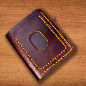 Portefeuille vintage en cuir bordeaux fait main avec surpiqûres, compact, fin, minimaliste, avec fenêtre pour carte d'identité et compartiment pour billets, idéal pour un usage quotidien - Product Image 2