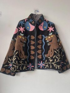 Chaqueta Corta Boho Oversize de Terciopelo y Algodón con Bordado Étnico Suzani Negro, Cuello Alto, Estilo Bohemio para Festival, Regalo para Mujer - Product Image 4