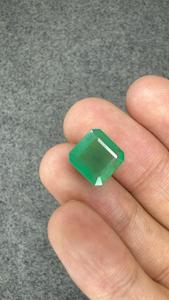 Émeraude naturelle zambienne 5,50 carats, grande pierre précieuse verte facettée octogonale pour bague statement, pendentif, bijoux de luxe sur mesure - Product Image 4