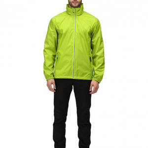 Chaqueta Cortavientos Ligera Color Verde Lima | Abrigo de Entrenamiento para Exteriores con Capucha y Cuello Alto |   Ropa Deportiva Personalizada con Marca Privada - Product Image 6