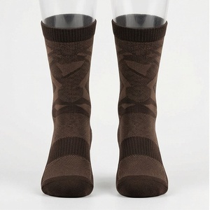 Chaussettes pour hommes à motif géométrique, tricotées, respirantes, en coton, polyester et élasthanne, pour un usage quotidien en automne, style classique - Product Image 1