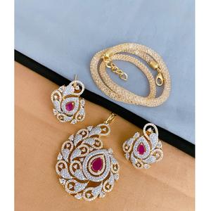 Elegante Juego de Collar y Pendientes de Diseño Chapado en Oro con Circonitas para Bodas y Fiestas para Mujer - Product Image 2