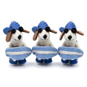 El Mejor Adorno de Perro Surfista de Fieltro Ecológico del Himalaya, Sombrero Azul, Cuerpo Blanco, Hecho a Mano, 100% Lana Certificada, Animal Pequeño de Navidad - Product Image 1