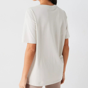 เสื้อยืดโอเวอร์ไซส์ผ้าฝ้ายคอกลมทรงหลวมพิมพ์ลายโลโก้เรียบง่ายระบายอากาศได้ดีใส่ได้ทุกฤดูสำหรับผู้หญิง ปี 2026 - Product Image 3