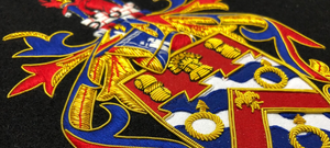 Escudo Familiar y Escudo de Armas Personalizado Bordados a Mano con Hilo Metálico de Lujo, con Calidad Premium y Características Resistentes al Agua - Product Image 3