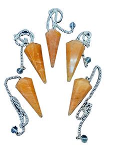 Vente en gros de pendule poli d'aventurine rouge de guérison à facettes pour l'orientation amoureuse, l'équilibre énergétique et l'utilisation décorative de l'espace sacré - Product Image 1