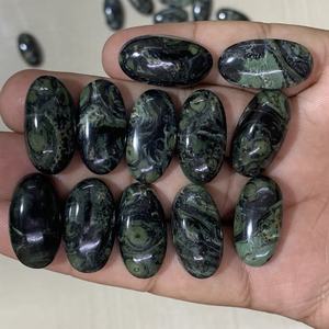 Venta al por mayor de cabujones sueltos de jaspe verde natural Galaxy Kambaba con efecto óptico de estrella de la región de Rajasthan - Product Image 3