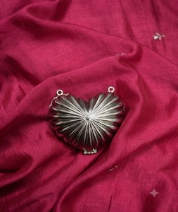 Bolso de mano moderno de latón al por mayor con cierre de solapa grande y decoración de cadena, atractivo y llamativo, de f s i - Product Image 4