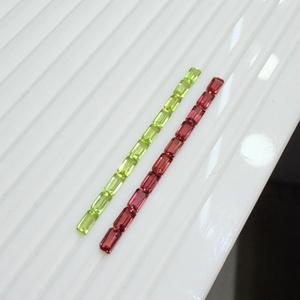 Perles de pierres précieuses brutes de péridot vert naturel, coupées en émeraude, pour la fabrication de bijoux - Product Image 1