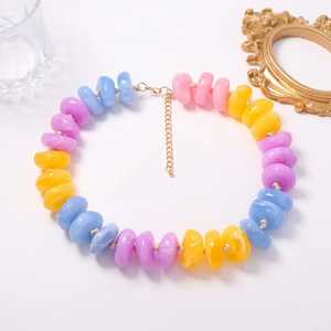 Collier en résine fait main, écologique, au design tendance, avec un aspect naturel, thème ange, forme personnalisée pour les occasions branchées - Product Image 2