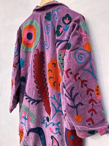 Chaqueta Larga de Terciopelo Morado Estilo Boho para Mujer, Bordada con Diseño Floral, Cuello Camisero, Manga Larga, Ropa de Abrigo para Invierno - Product Image 5