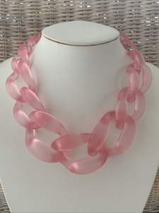 สร้อยคอพลาสติกสีชมพูแบบด้าน โซ่เส้นเล็ก อะคริลิคเรซิ่น สร้อยคอแบบโชคเกอร์ เครื่องประดับสำหรับผู้หญิง สไตล์มินิมอล เครื่องประดับคอ - Product Image 2