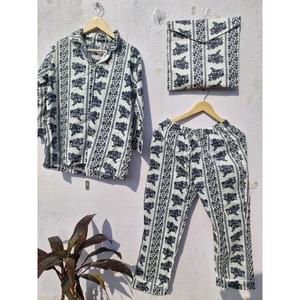 Ensemble de pyjama en coton imprimé à la main avec pochette, vêtements de détente pour femmes, ensemble de nuit coordonné, vêtements de nuit doux et respirants - Product Image 1