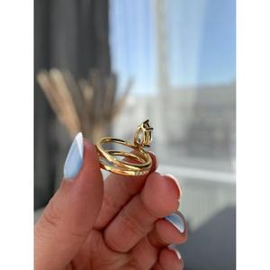 Anillo de compromiso con diamante talla pera y banda doble de pavé redondo en oro amarillo macizo con engaste de puntas para mujer. - Product Image 2