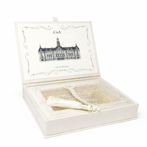 Caja de Invitación de Boda Hecha a Mano de Terciopelo de Gamuza Color Marfil de Alta Calidad, Porta Tarjetas con Monograma Personalizado Impreso con UV, Chiang Mai, Tailandia - Product Image 2