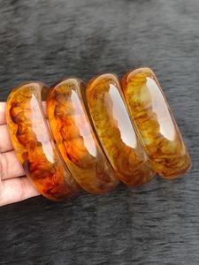 Brazalete de Resina en Tono Ámbar, Hecho a Mano, Ligero, Redondo, Talla Personalizada para Mujer, Regalo para Fiesta o Boda - Product Image 5