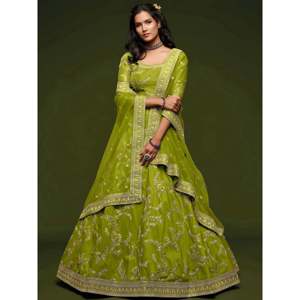 Glamuroso Lehenga Choli de Seda Verde Bordado para Bodas, Talla Grande - Product Image 1