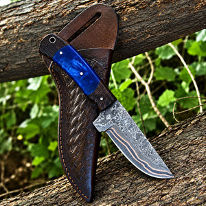 Cuchillo de Caza San-Mai de Acero Damasco y Cobre, Diseño Impresionante, Fabricación de Primera Calidad, Hoja de 8 Pulgadas, Punta Caída, 4mm, con Resina - Product Image 1
